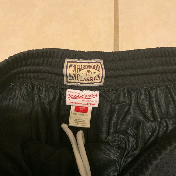 Like New Mitchell & Ness Portland Trailblazers Throwback Shorts - Picture 2 of 4